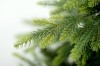 Choinka sztuczna Świerk Natura PE 150 cm. Choinka sztuczna jak żywa, Gałązki PE. Zdjęcie przedstawia zbliżenie gałązek pe. Ujęcie szóste gałązek.