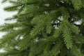 Gałązki choinki sztucznej z polietylenu PE. Choinka sztuczna Świerk Naturalny 100% PE 250 cm. Choinka sztuczna jak Żywa. Zdjęcie przedstawia zbliżenie gałązek pe, które wyglądają jak naturalne. Ujęcie piąte z galerii gałązek.