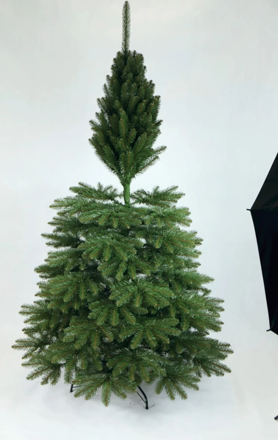 Choinka sztuczna Świerk Kaukaski 180 cm etap rozkładania choinki sztucznej.