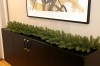 Girlanda PE 200 cm - Świerk Naturalny Modern 100% PE - zdjęcie na komodzie